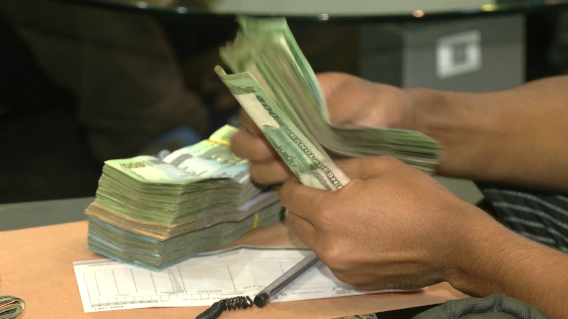 মন্দ ঋণের ঝুঁকি এড়াতে কড়াকড়ি, কমেছে বেসরকারি খাতে ঋণপ্রবাহ