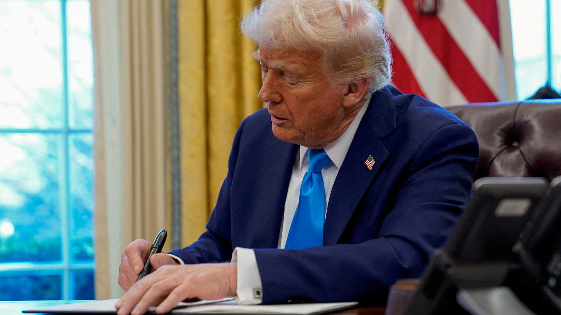 ইরানে বাণিজ্য করা দেশের ওপর অতিরিক্ত শুল্ক আরোপের হুমকি ট্রাম্পের