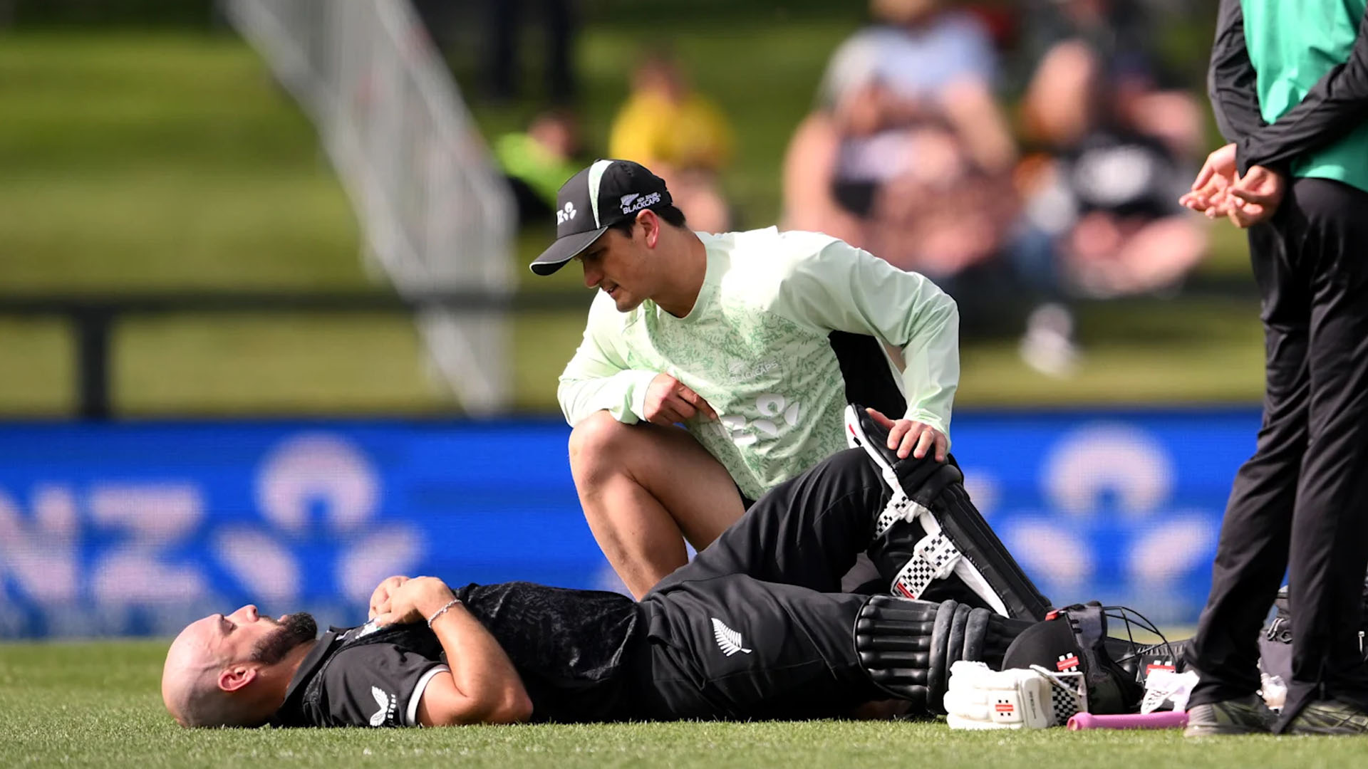 চোটে পড়লেন শেষ ৪ ওয়ানডের তিনটিতে ফিফটি করা মিচেল