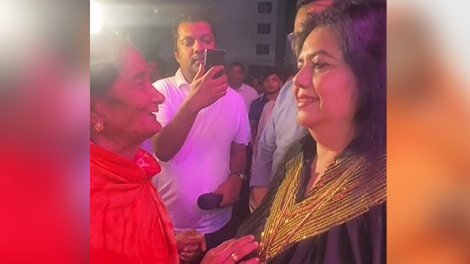 রুনা লায়লাকে গান শোনালেন কাঙ্গালিনী সুফিয়া