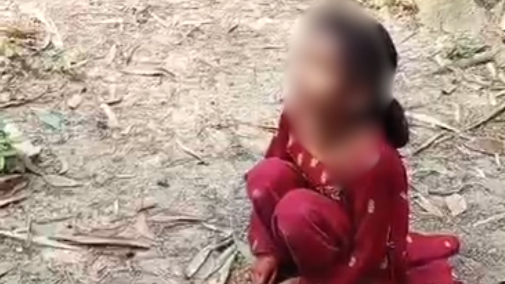 ‘মা আমাকে নিয়ে যাও’ বলে কবরের পাশে শিশুর কান্না