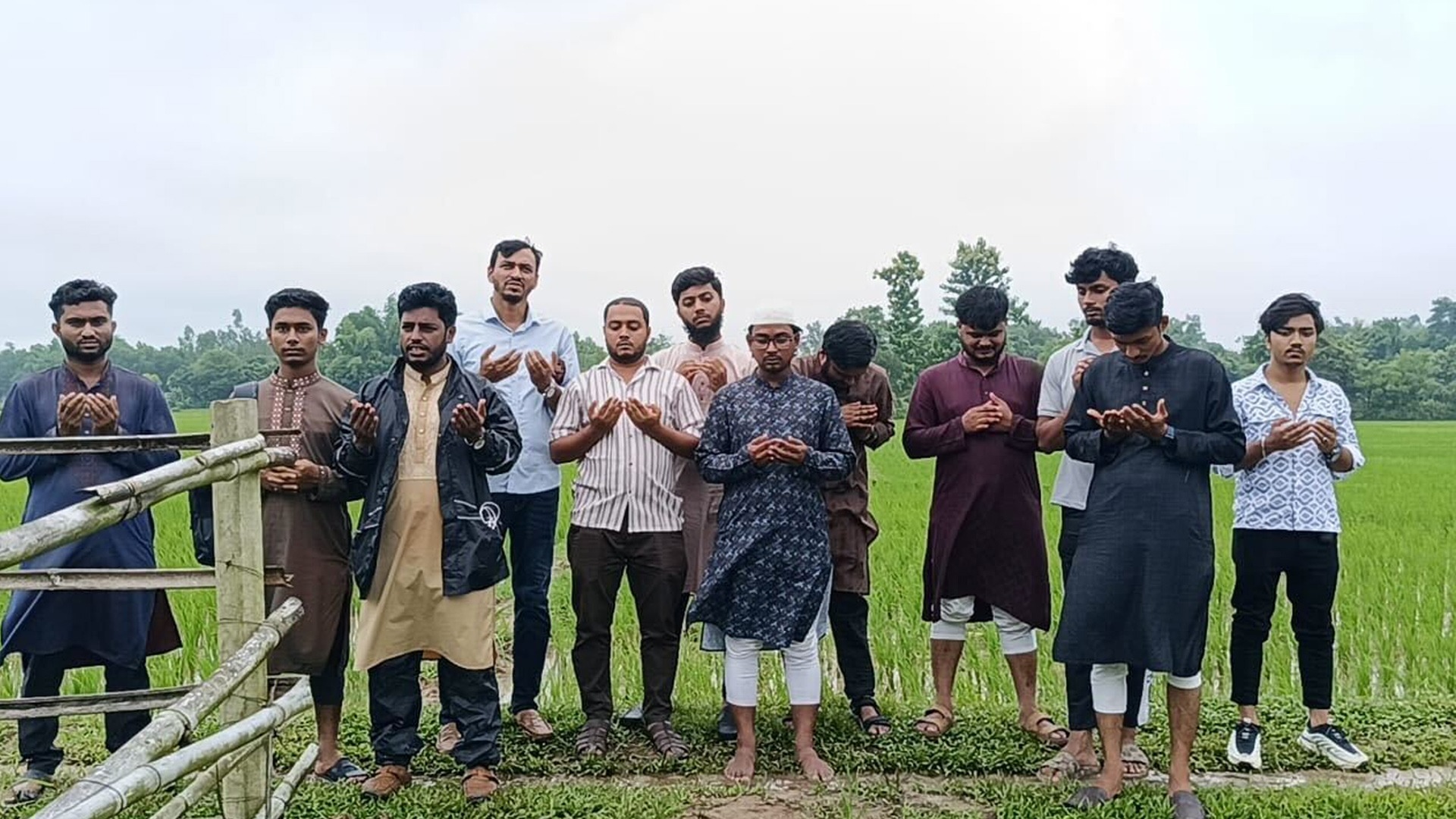 বিএসএফের গুলিতে নিহতদের কবর জিয়ারতে এনসিপির মানবাধিকার সেল