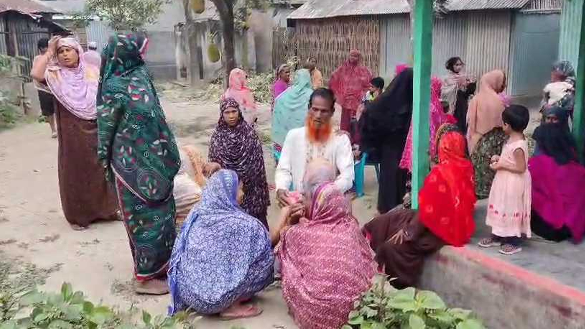 সিরাজগঞ্জে সিঁধ কেটে ঘরে ঢুকে দুগ্ধ সমিতির সাবেক ম্যানেজারকে কুপিয়ে হত্যা