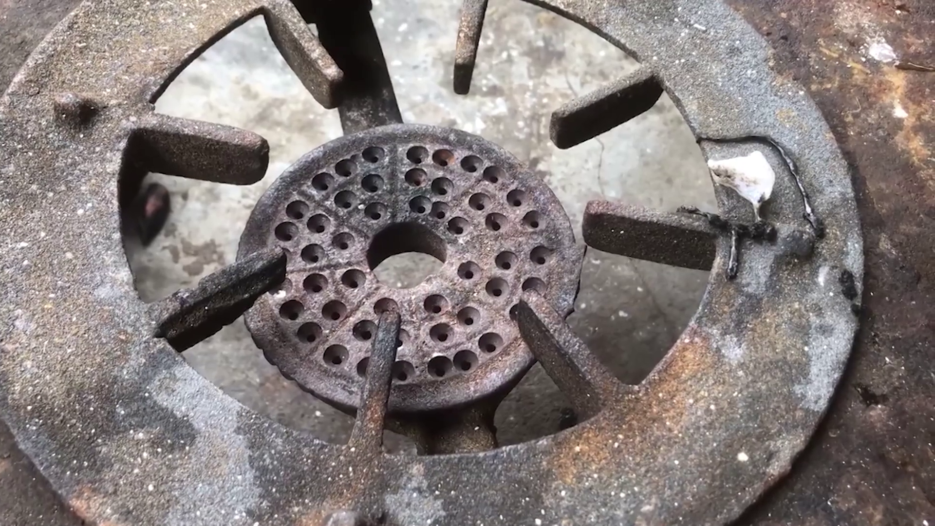 দুপুর থেকে যেসব এলাকায় সাড়ে ৫ ঘণ্টা গ্যাস থাকবে না আজ