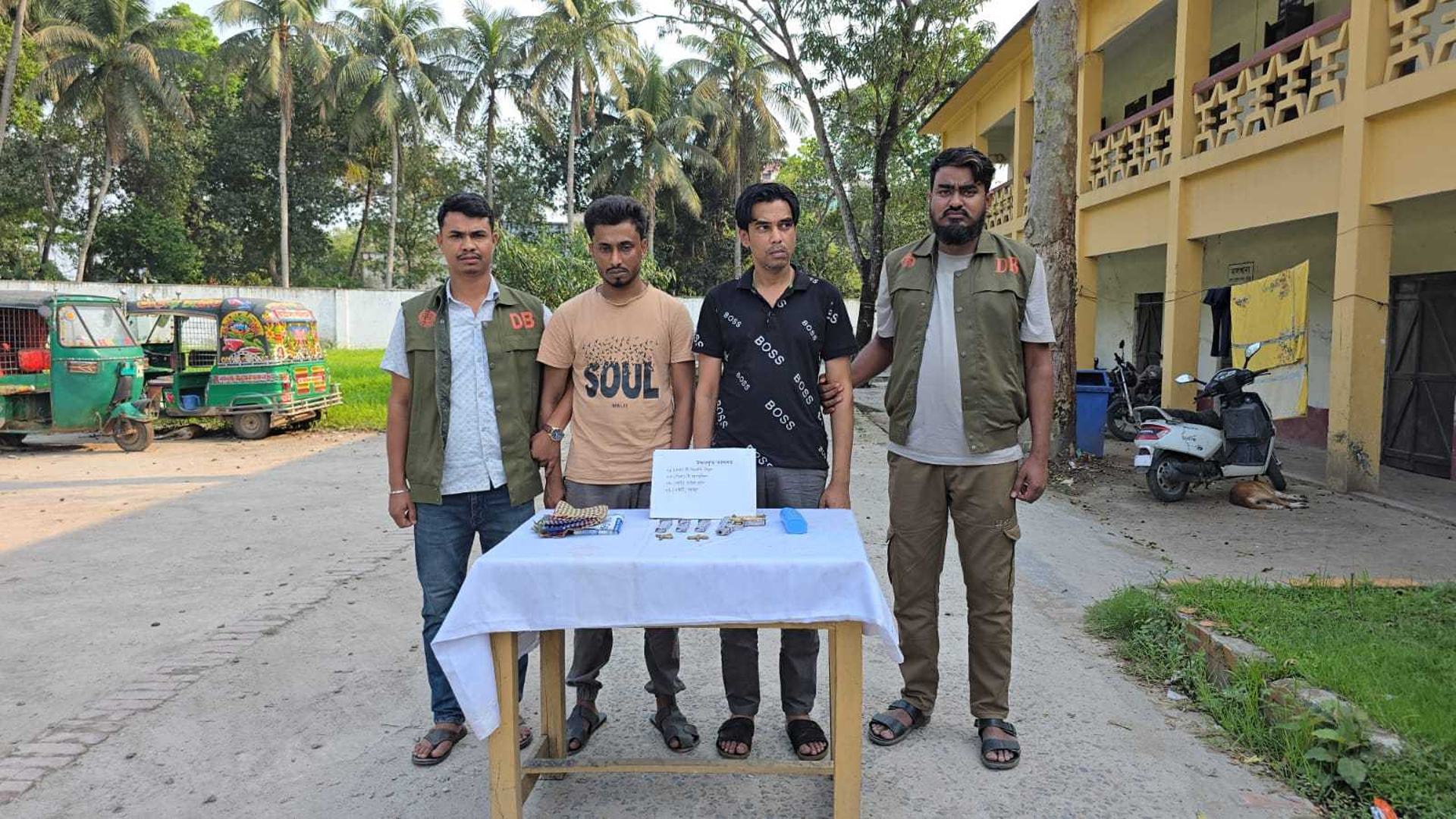 কুমিল্লায় বিদেশি পিস্তল-গুলিসহ গ্রেফতার ২