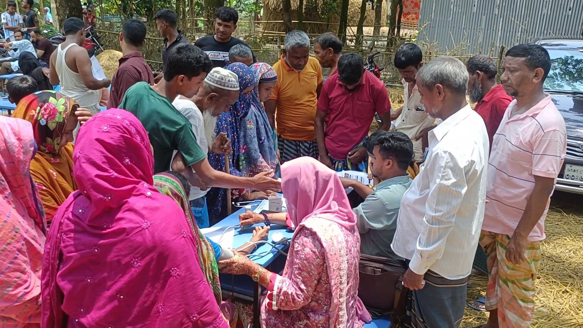 ঈদ উপলক্ষে বিনামূল্যে চিকিৎসা সেবা পেলেন ৭ শতাধিক চরবাসী