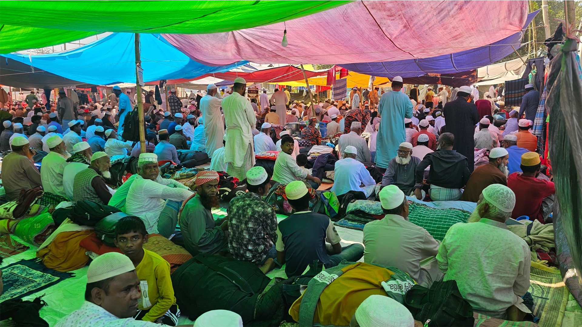 ফেনীতে বিভাগীয় ইজতেমা ময়দানে মুসল্লিদের ঢল