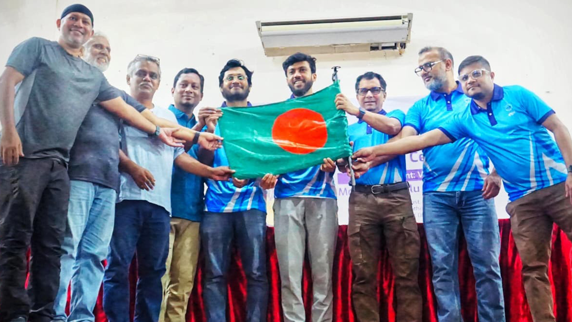 মানাসলু অভিযানে যাচ্ছেন বাবর ও তানভীর