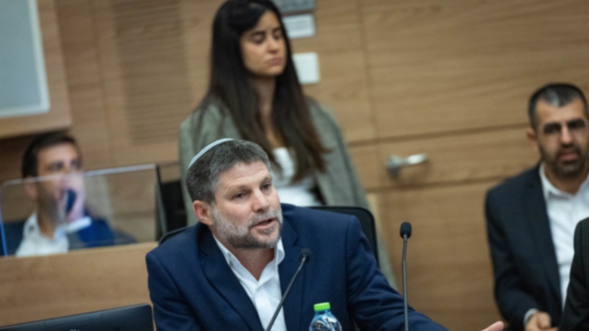 ‘উটে চড়তে থাকুন’ বলার পর সৌদি নেতাদের কাছে ক্ষমা চাইলেন ইসরাইলি মন্ত্রী