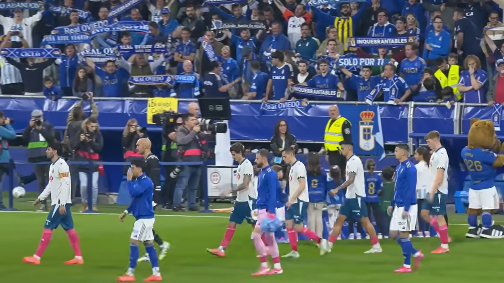 মায়ামিতে বার্সেলোনার ম্যাচ, খেলা বন্ধ রেখে প্রতিবাদ লা লিগার খেলোয়াড়দের