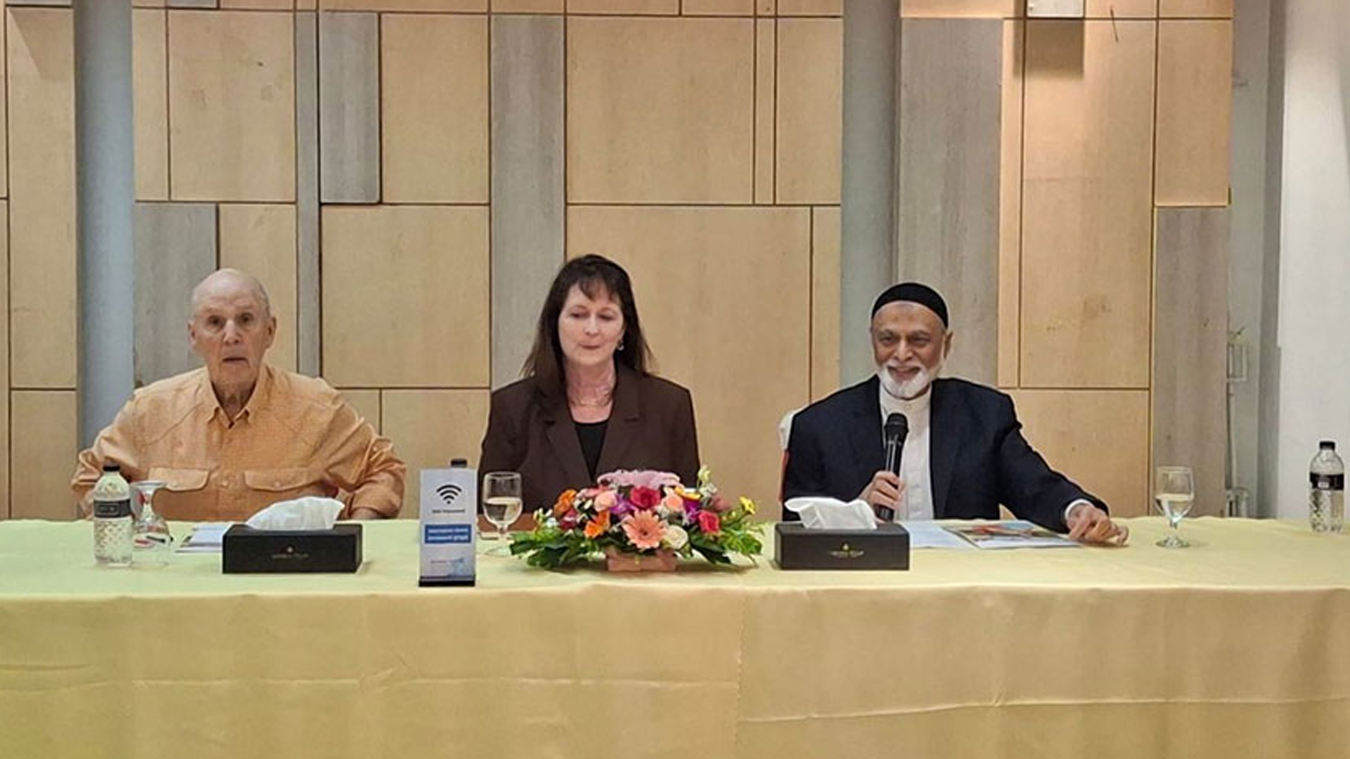 Avtobusda hayajonlandim Avtobusda hayajonlandim