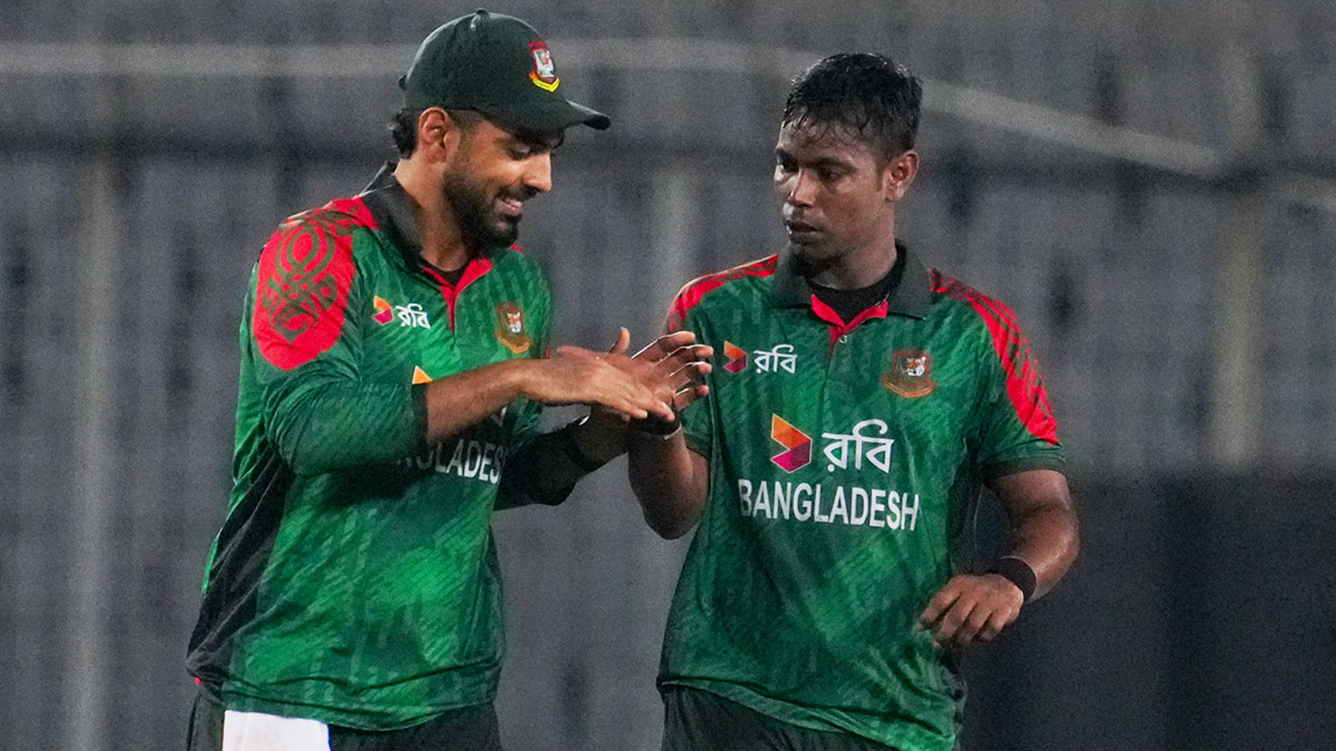 শেষ ওভারে সাইফের দারুণ বোলিংয়ে সুপার ওভারে ম্যাচ