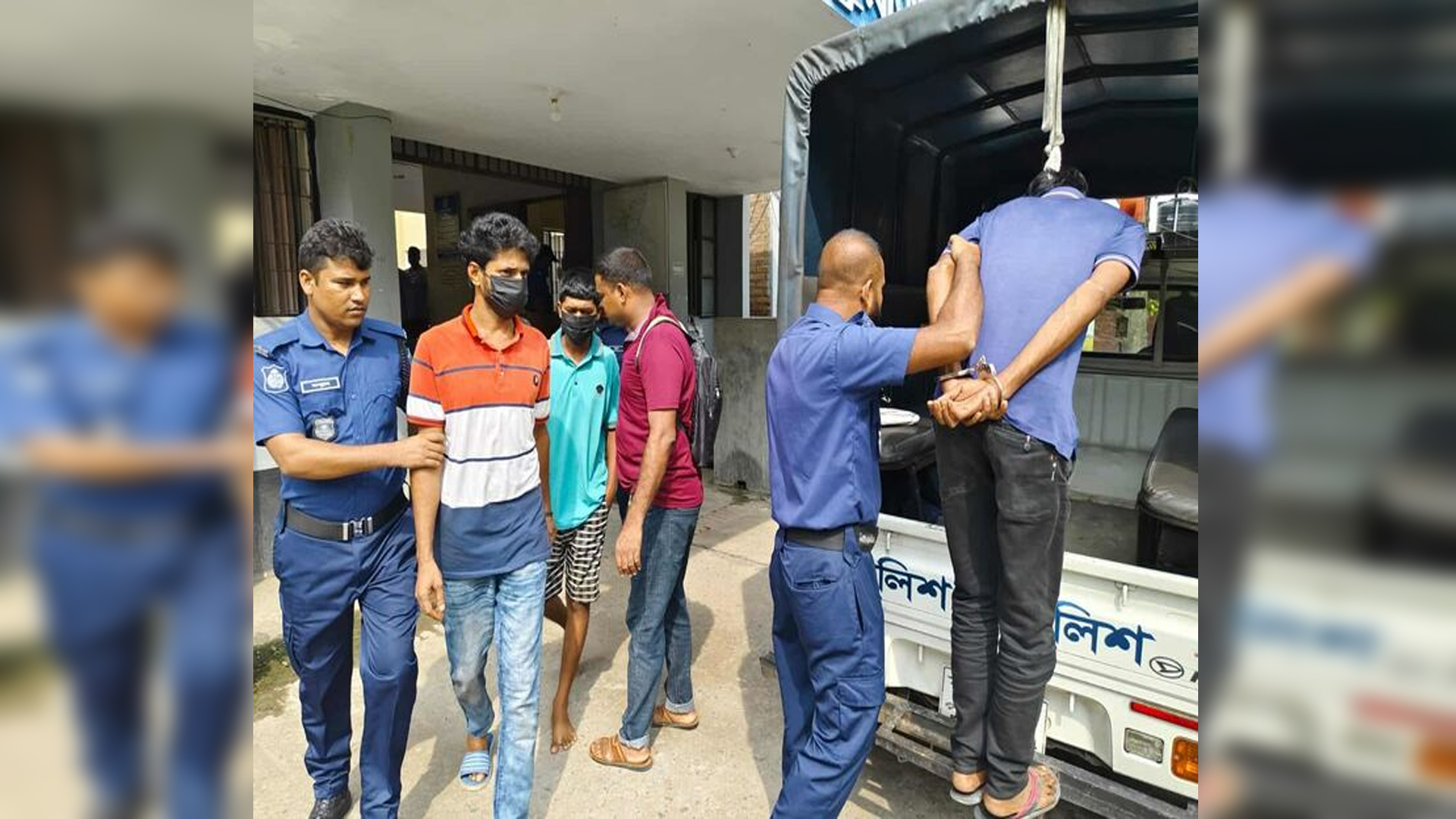 তরুণকে আটকে রেখে চাঁদা দাবি, গ্রেফতার ২