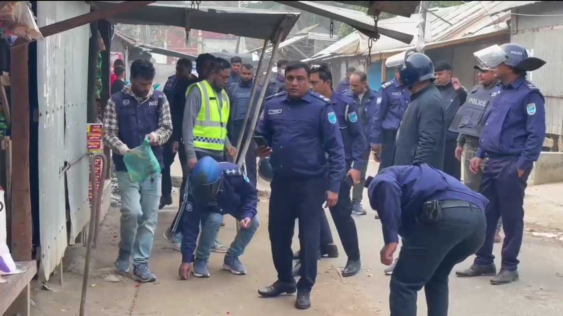 জাজিরায় ফের শতাধিক ককটেল বিস্ফোরণ