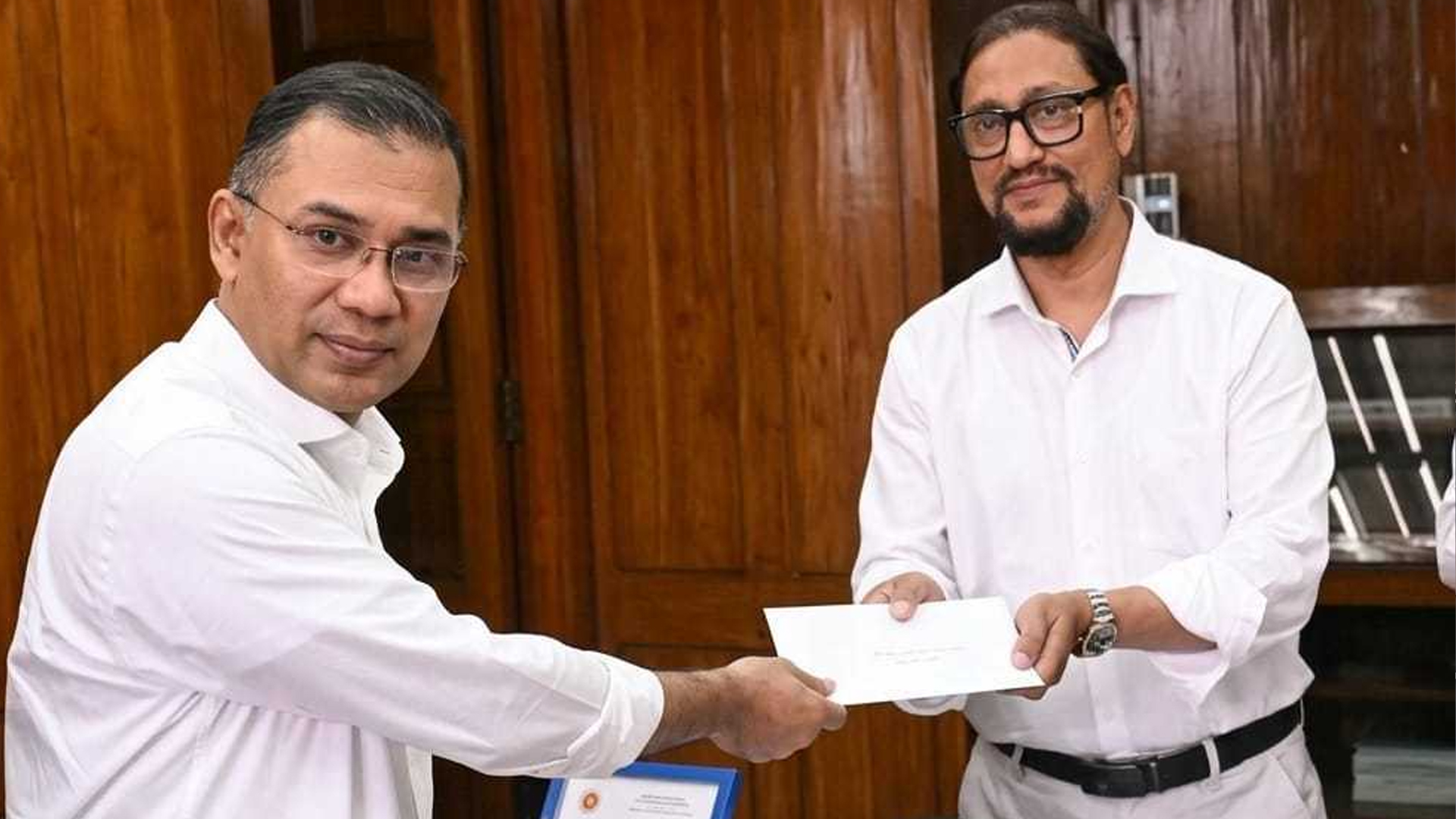 চসিকের পরিচ্ছন্নতা কর্মীদের অনুদান মেয়রের হাতে তুলে দিলেন প্রধানমন্ত্রী