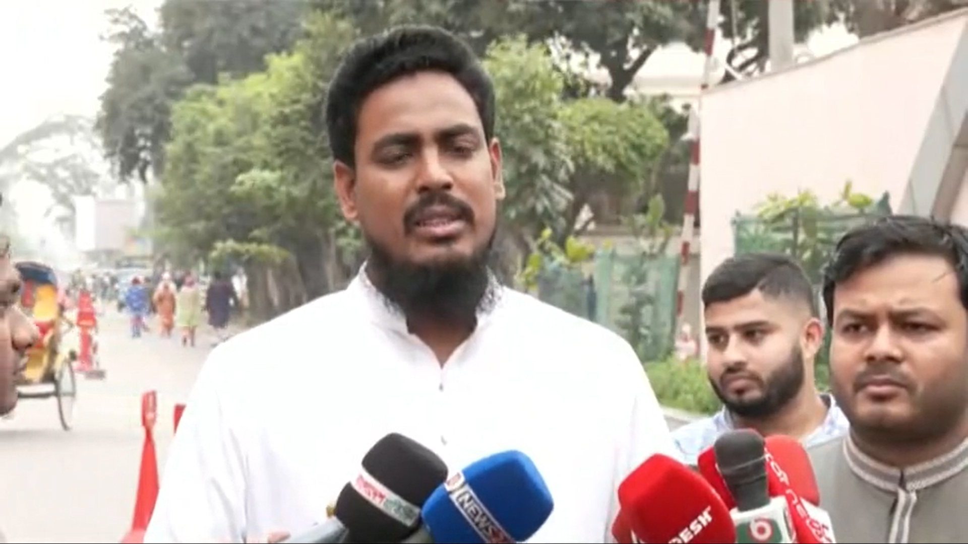 মির্জা আব্বাসকে দেখতে গেলেন আখতার হোসেন