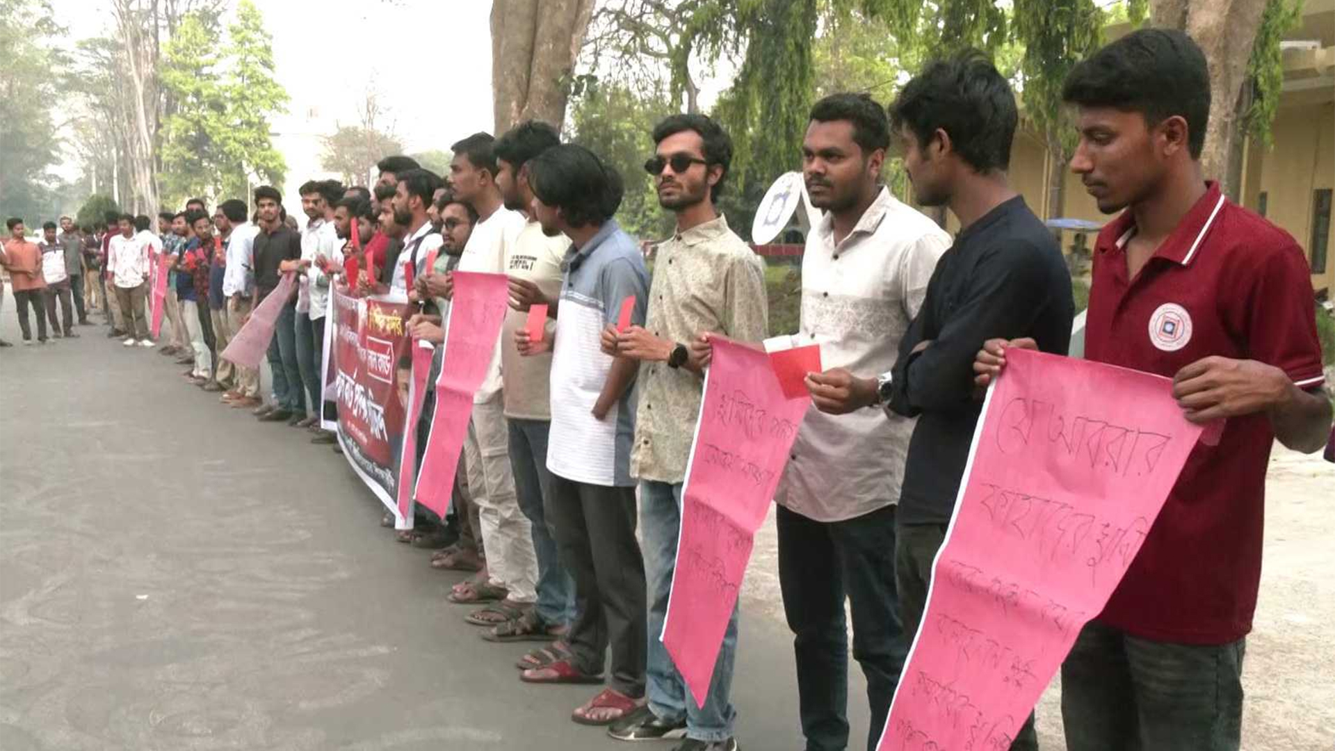 রাবিতে শিশির মনির ও ব্যারিস্টার ফুয়াদকে শিক্ষার্থীদের ‘লাল কার্ড’