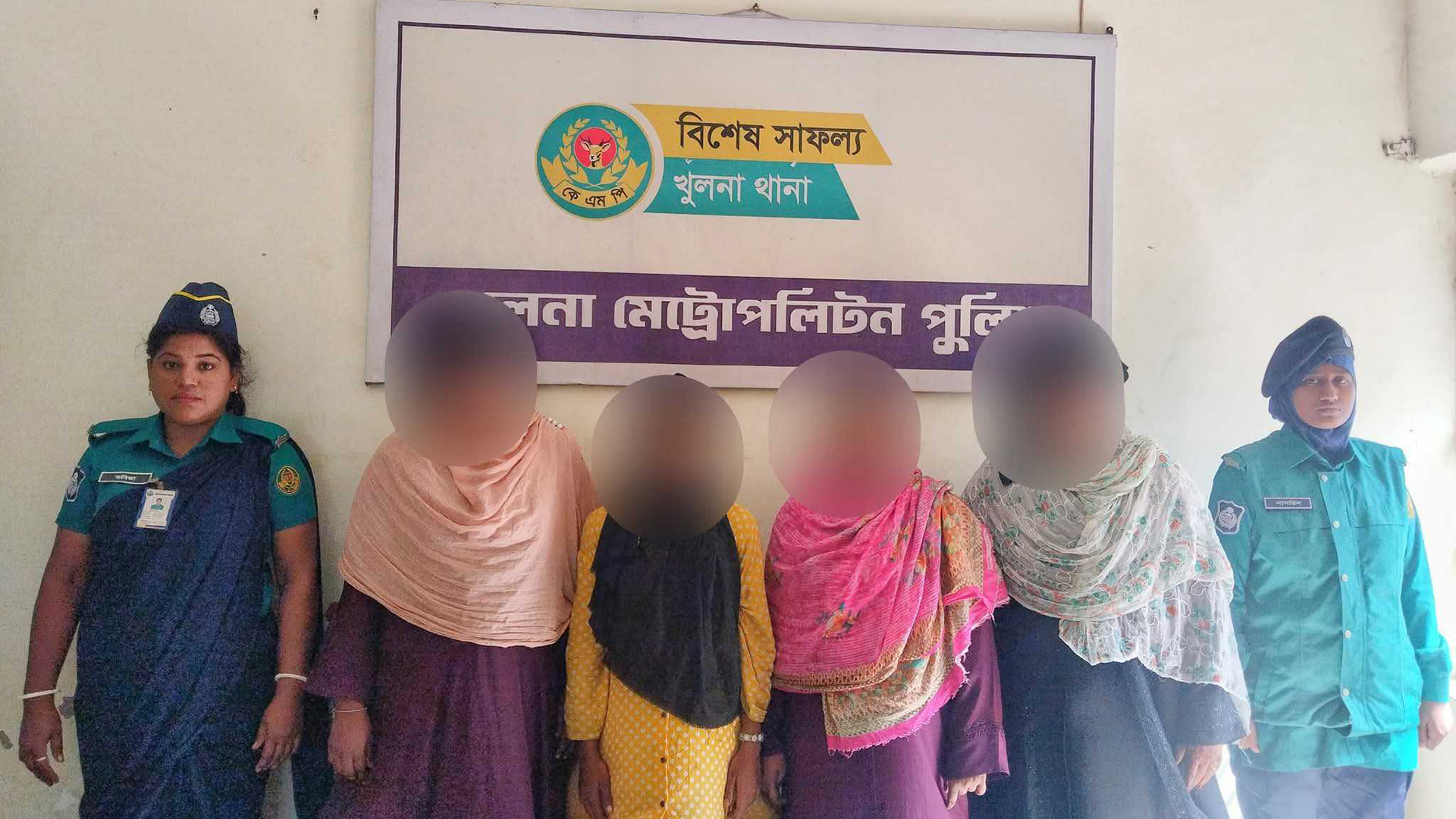 আবাসিক হোটেলে অসামাজিক কাজ, ১১ তরুণ-তরুণী আটক