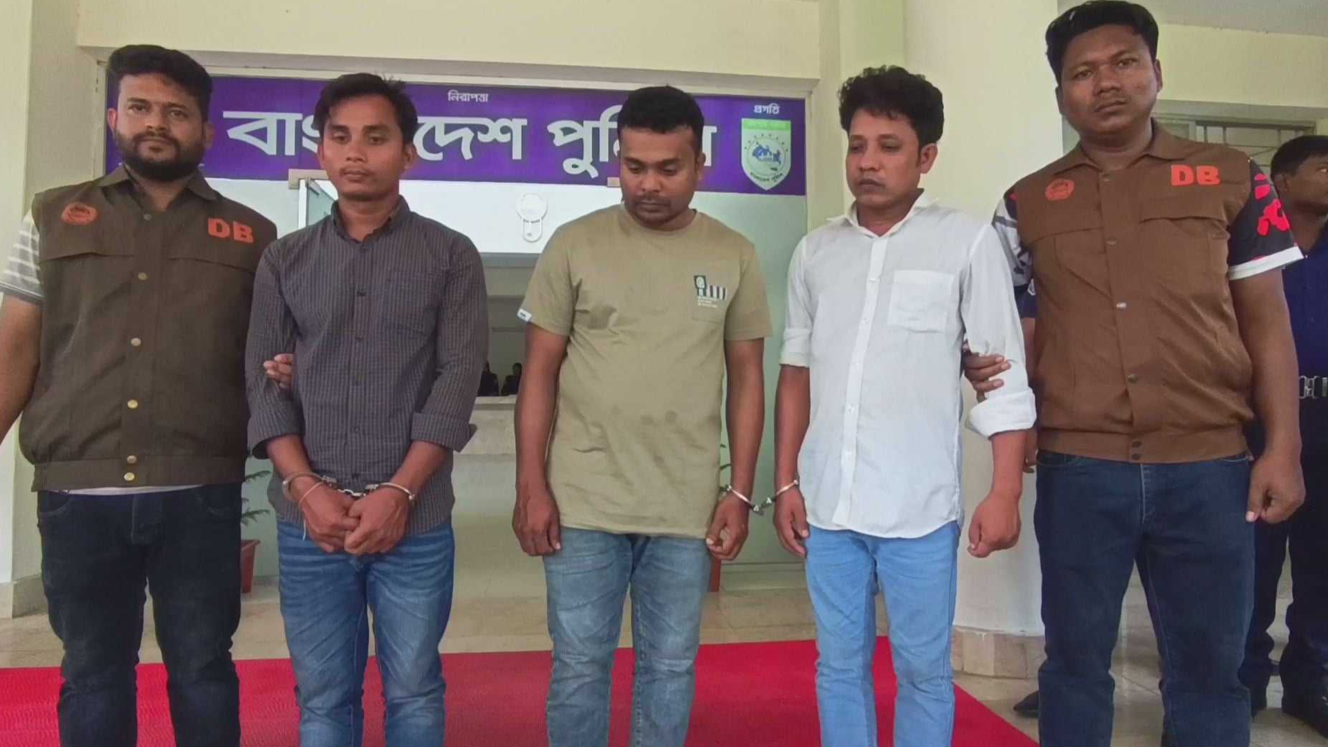 উপ-খাদ্য পরিদর্শক নিয়োগ পরীক্ষার প্রশ্ন ফাঁসে জড়িত দুই শিক্ষকসহ গ্রেফতার ৩