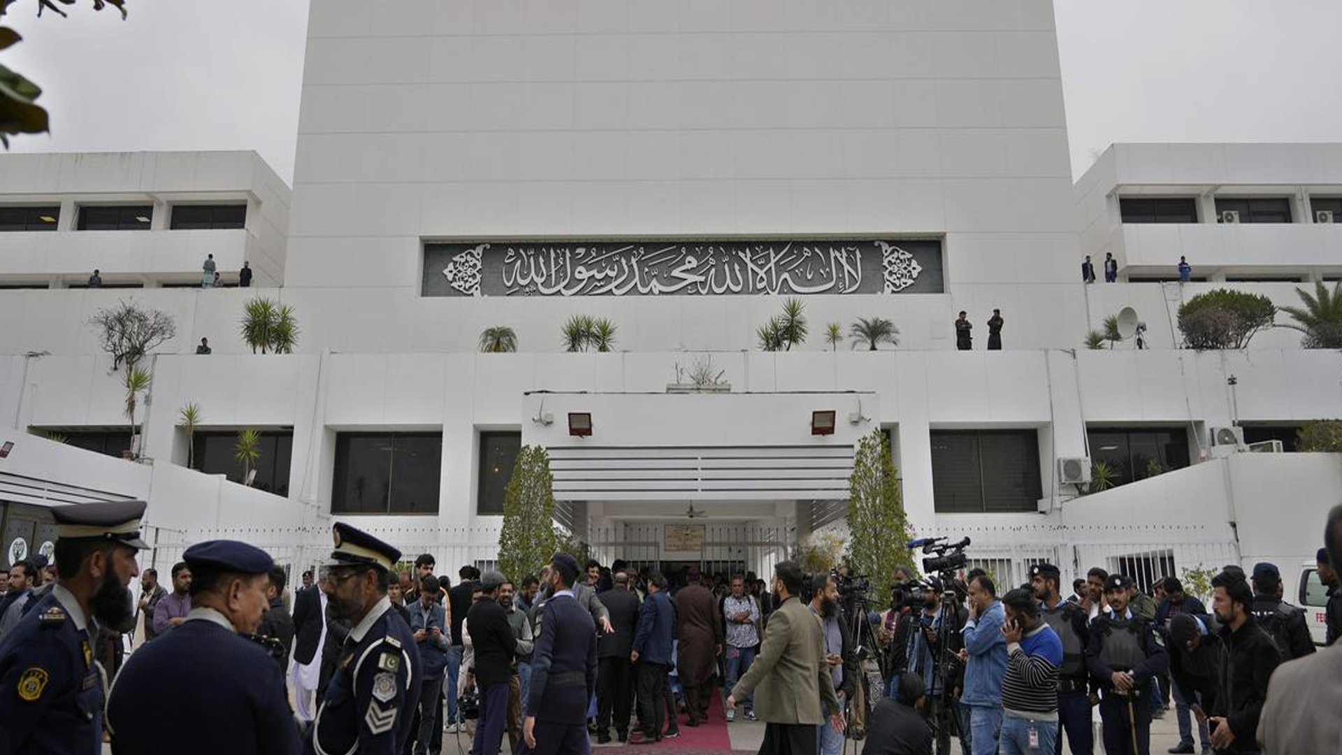 আরও একবার সংবিধানে সংশোধনী আনছে পাকিস্তান, কী আছে বিলে?