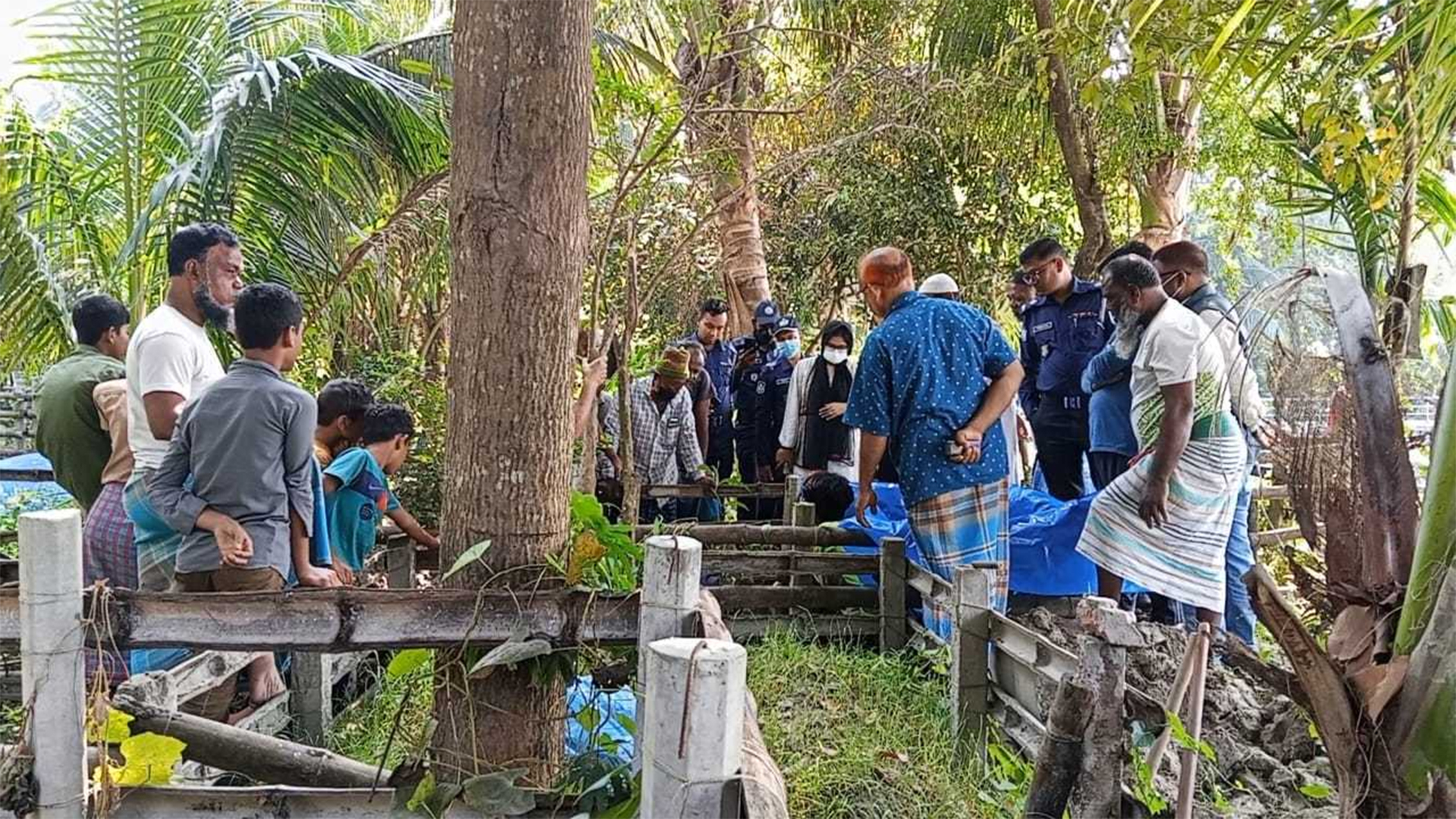 মৃত্যুর কারণ জানতে একবছর পর মরদেহ উত্তোলন, অভিযোগ সত্য হলে হবে হত্যা মামলা