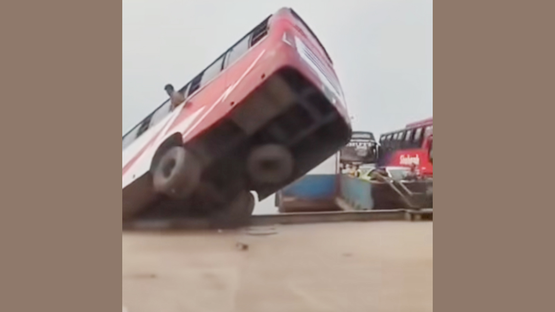 ‘চোখের সামনে ডুবে গেল বাসটি, কিছুই করতে পারলাম না’