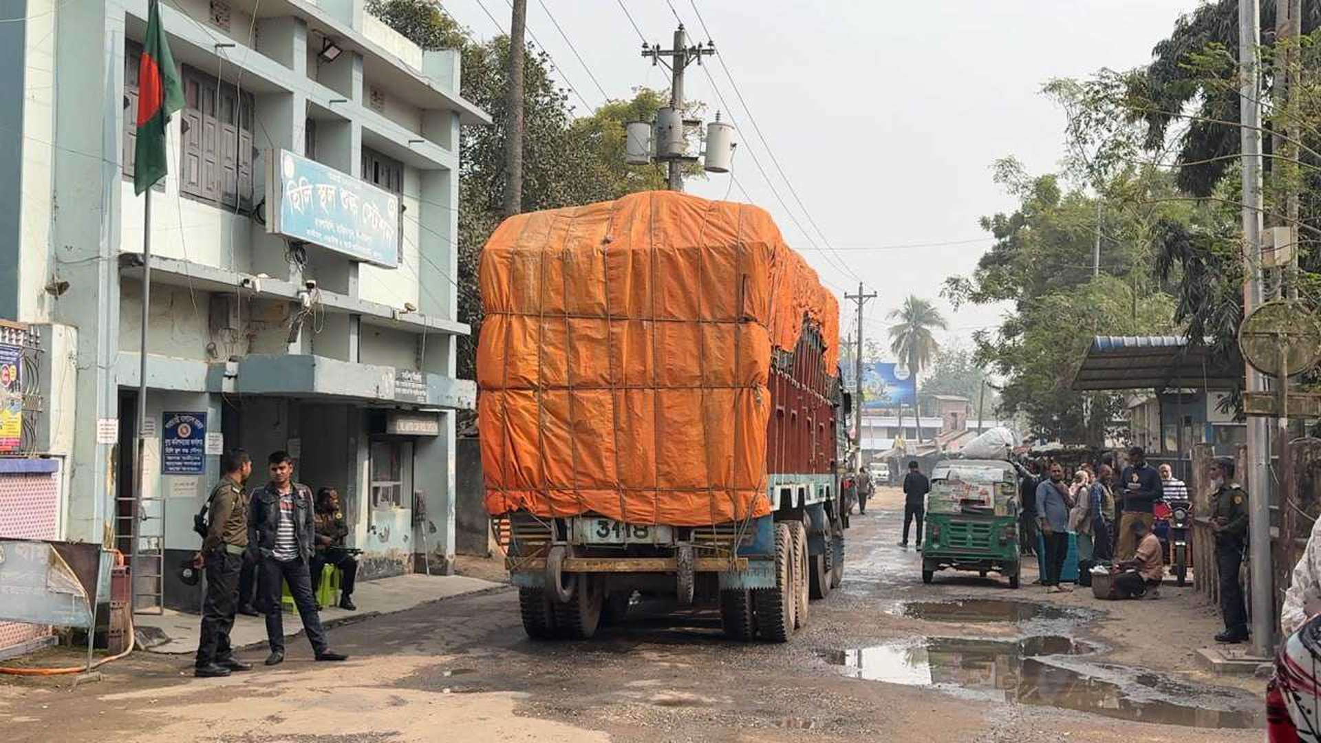 নিষেধাজ্ঞা তুলল ভারত, সাড়ে তিন বছর পর এলো গম