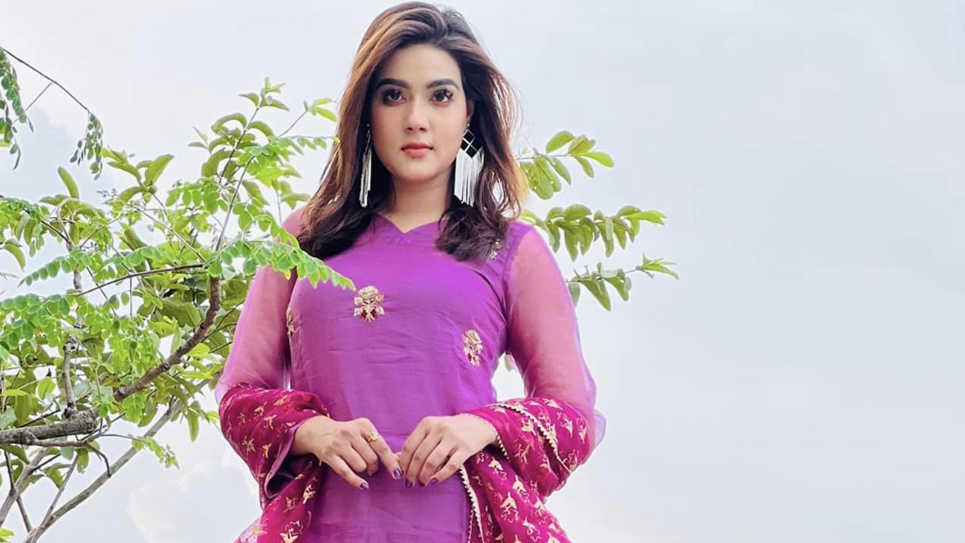 নাম বদলে ফেললেন চিত্রনায়িকা মাহিয়া মাহি