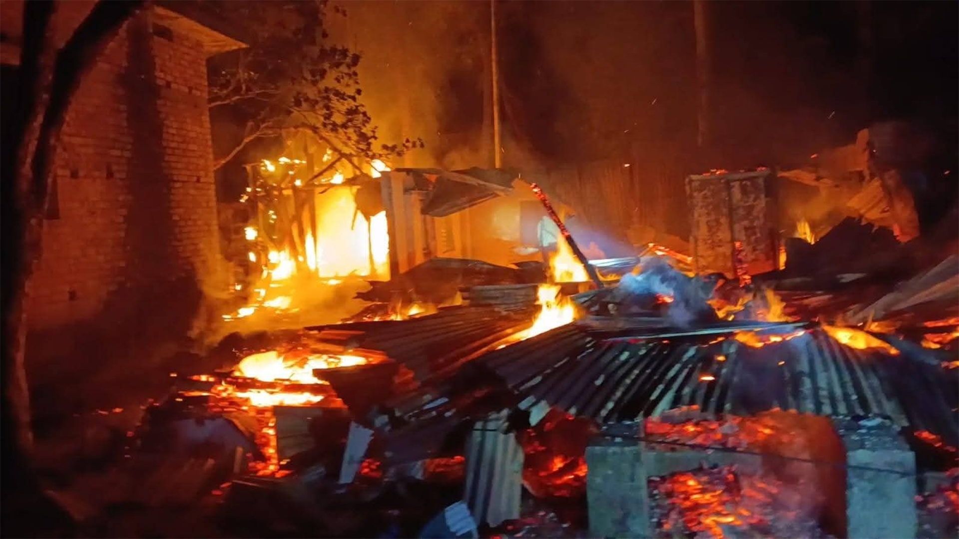 বাগেরহাটে যুবদল নেতার বাড়িতে অগ্নিসংযোগ