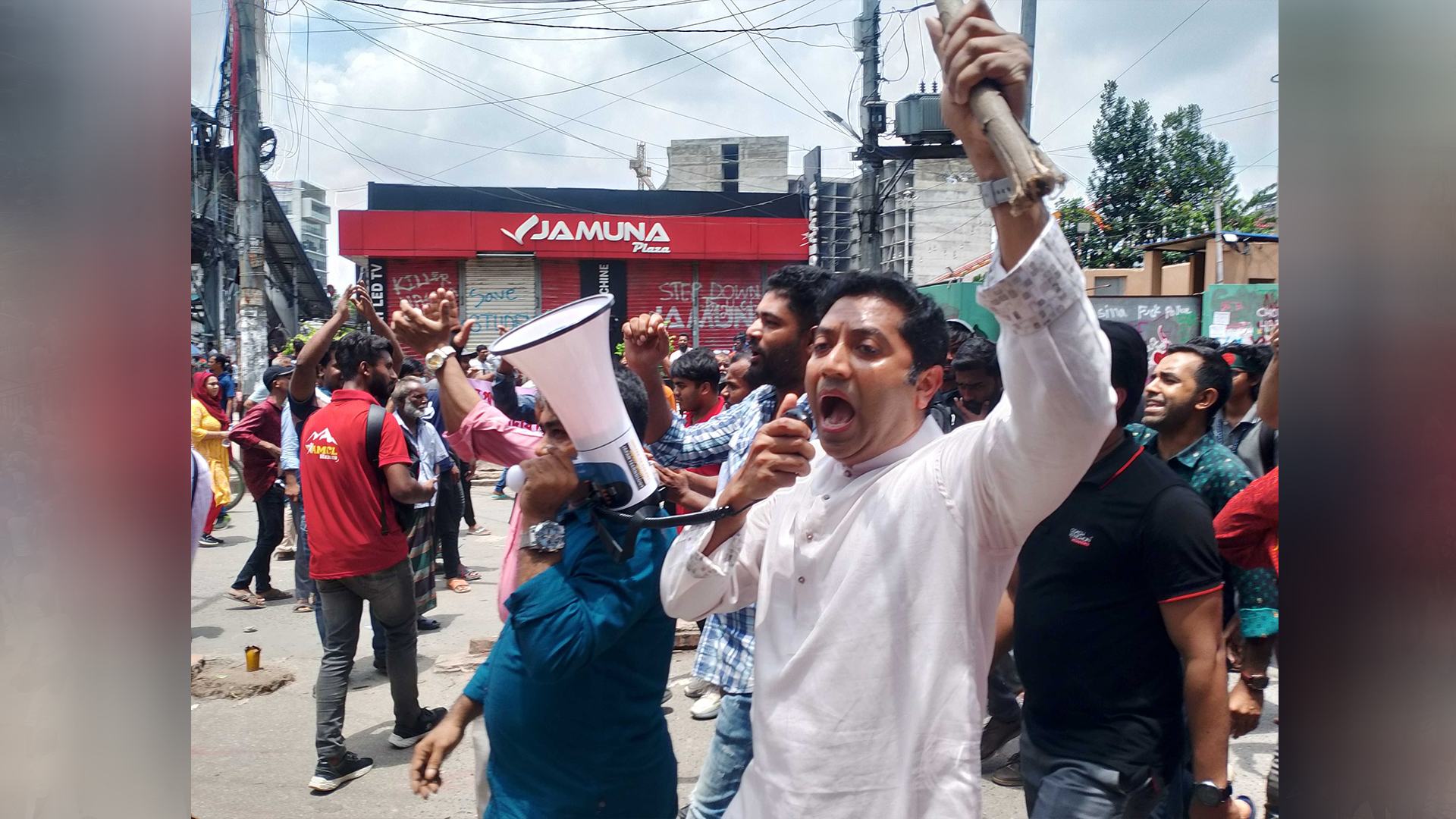 Qizlar baqirishyapti: Endi men sikaman.