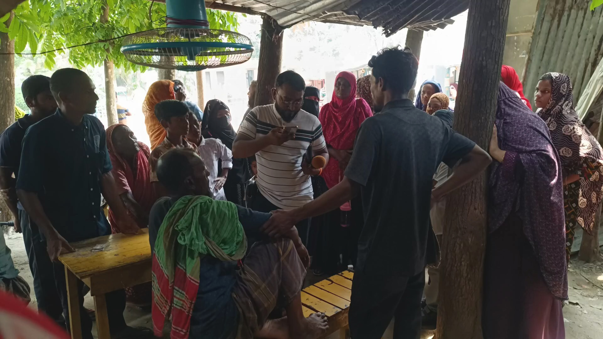 ঝিনাইদহে স্বামীর বিরুদ্ধে স্ত্রীকে কুপিয়ে হত্যার অভিযোগ