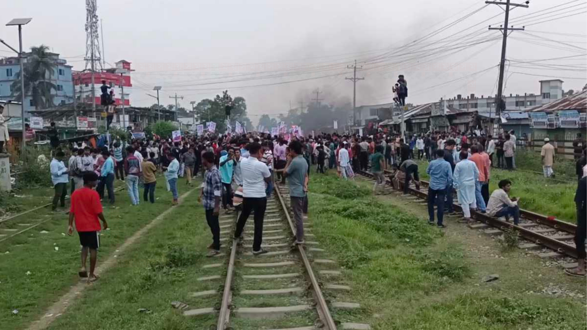 কুমিল্লা-১০ আসনে বিএনপি নেতাকর্মীদের রেলপথ অবরোধ