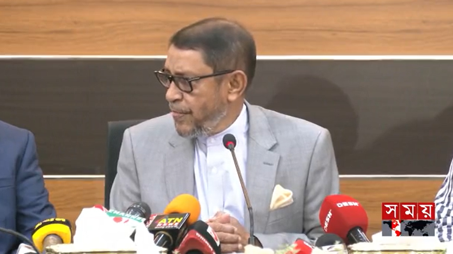 ডেঙ্গু মশা নিধনে বুধবার থেকে মাঠে নামবে সরকার