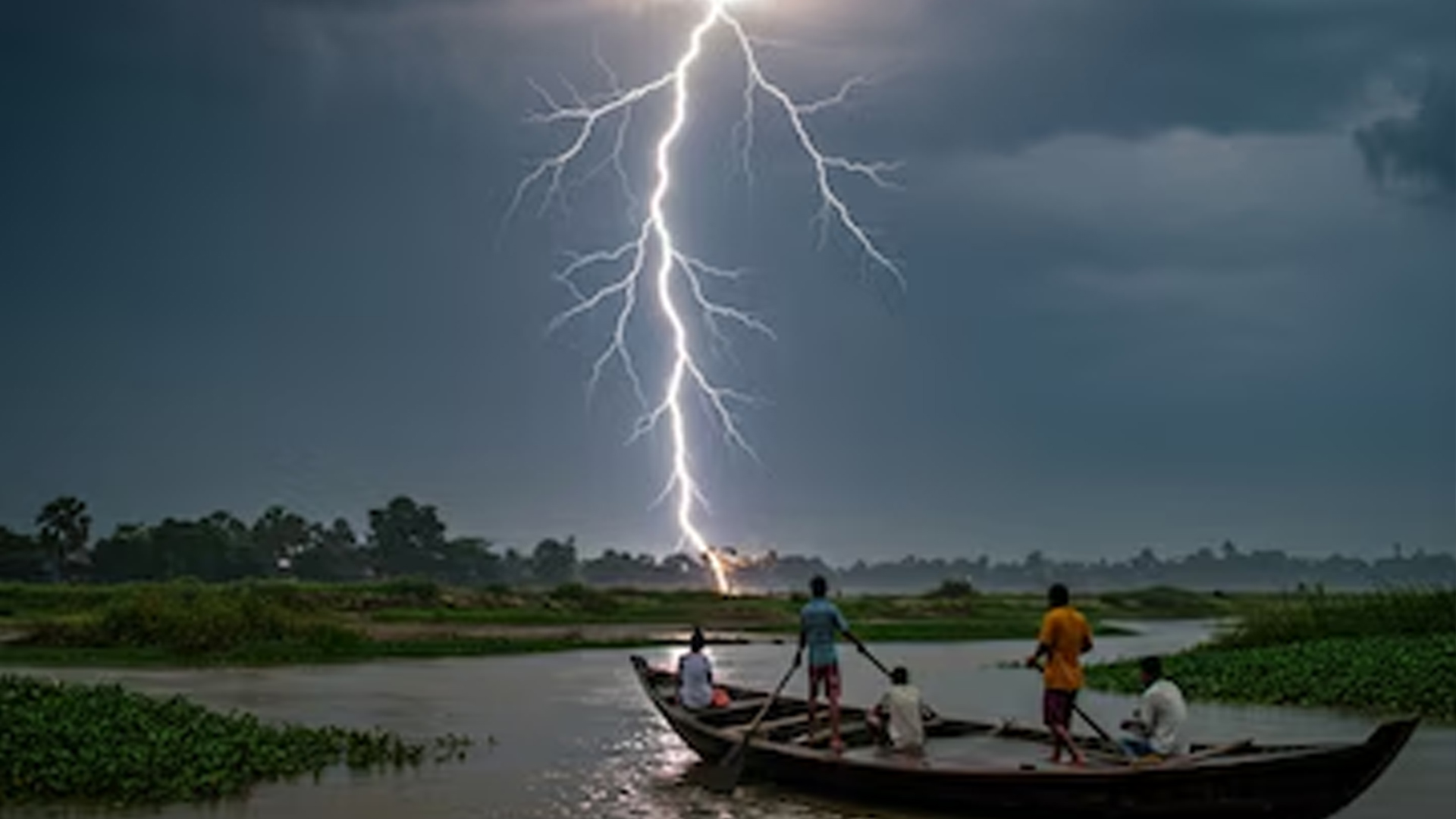 খেয়া ঘাটে করছিলেন অপেক্ষা, বজ্রপাতে মুহূর্তেই প্রাণ গেল ৩ জনের
