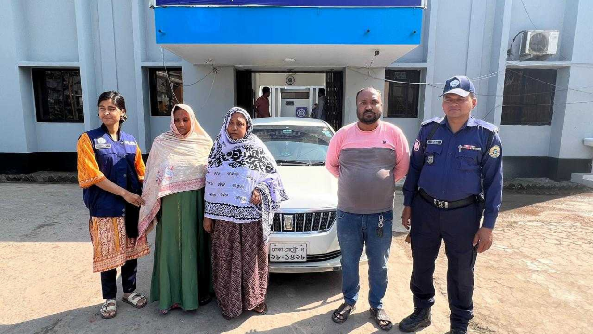 পটুয়াখালীতে স্বর্ণের দোকানে অভিনব কায়দায় চুরি, গ্রেফতার ৩