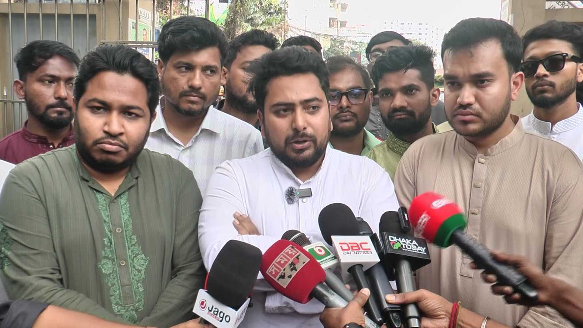 বিএনপি সংবিধানের দোহাই দিয়ে গণভোটের আদেশকে অস্বীকার করছে: নাহিদ