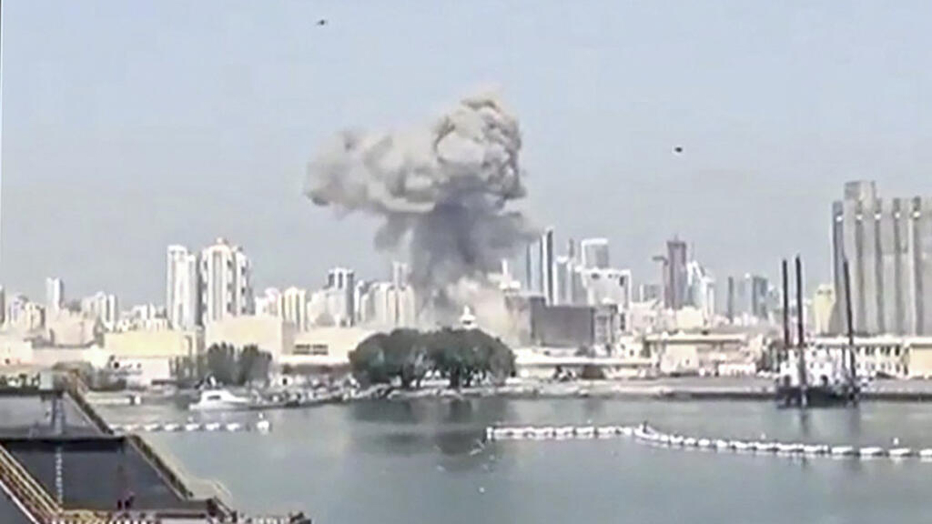 বাহরাইনে ইরানের হামলায় মার্কিন বিমান ঘাঁটি ধ্বংস