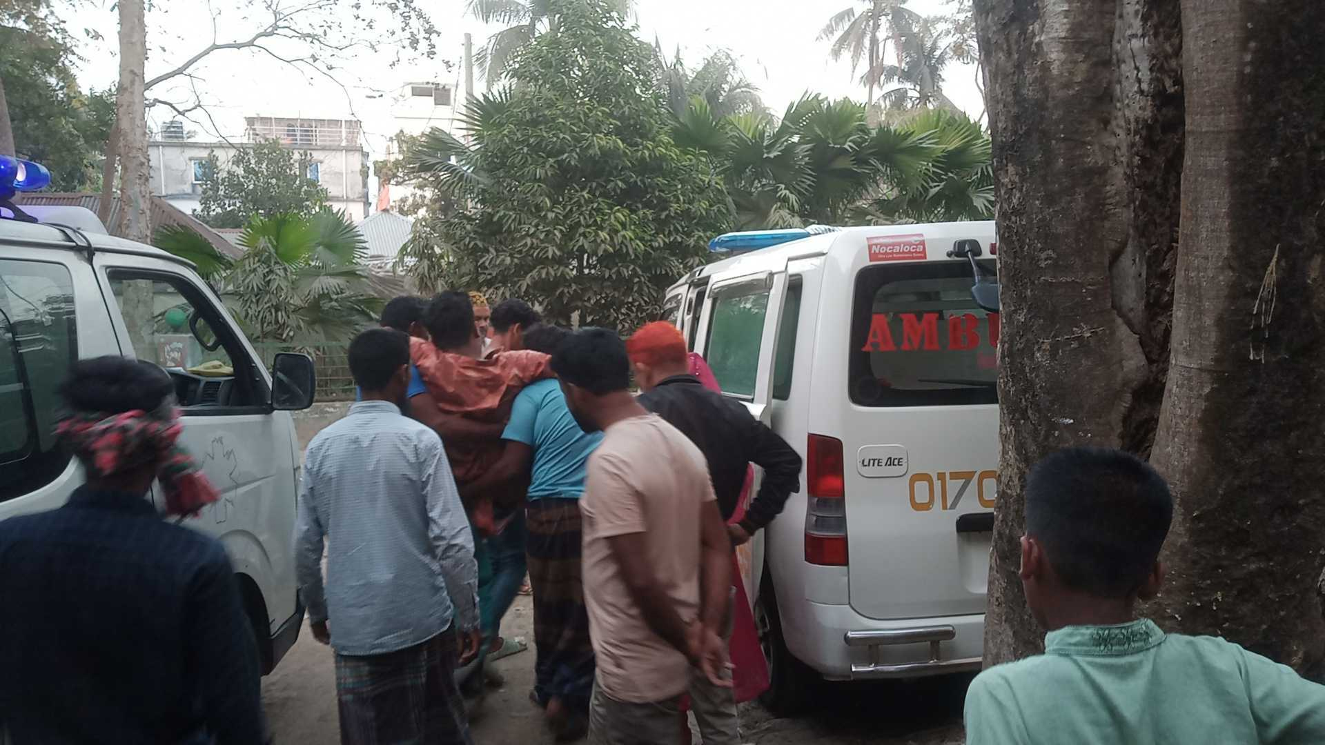 মোল্লাহাটে মাদক নিয়ে বিরোধে সংঘর্ষে আহত ১০