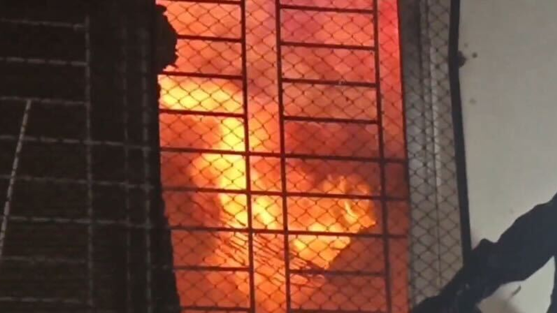 গাজীপুরে পোশাক কারখানায় আগুন