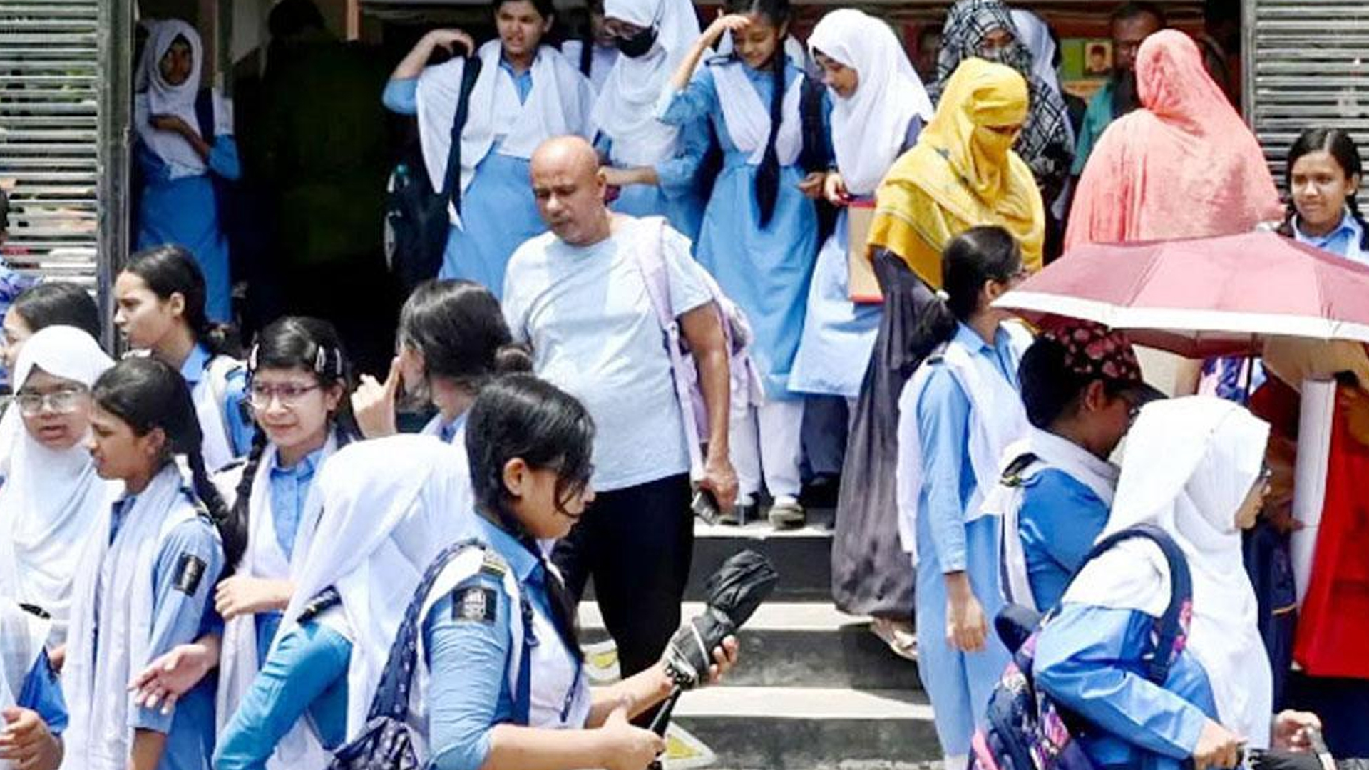 শিক্ষাপ্রতিষ্ঠানে অনলাইন ও সশরীরে ক্লাস: বৃহস্পতিবার মন্ত্রিসভার বৈঠকে হতে পারে সিদ্ধান্ত