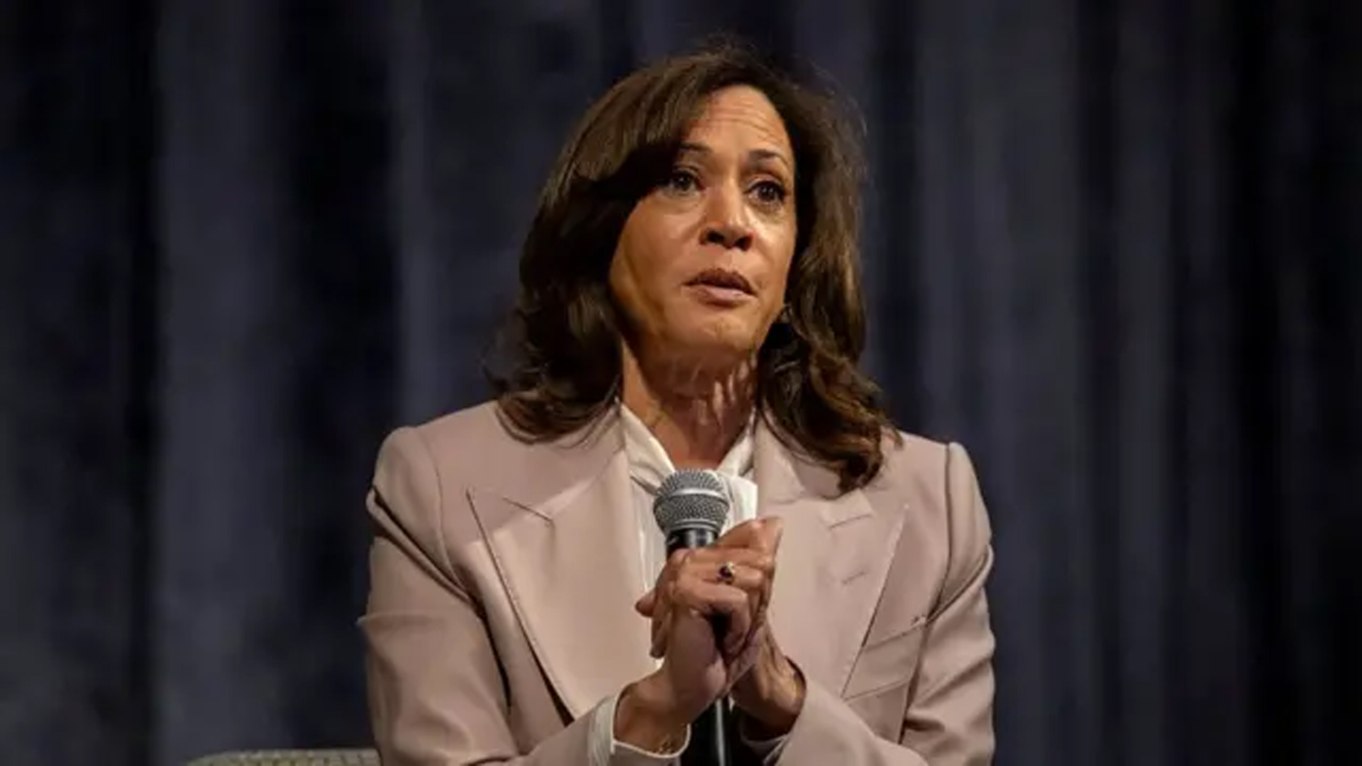 ট্রাম্পকে ইরান যুদ্ধে ‘টেনে নামিয়েছেন’ নেতানিয়াহু: কমলা হ্যারিস