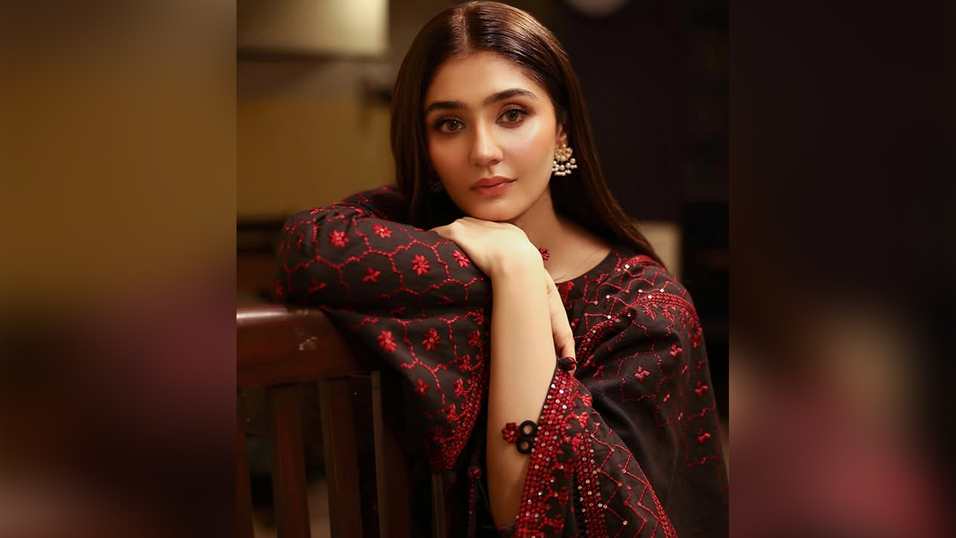 হজ শেষে যে বার্তা দিলেন পাকিস্তানি অভিনেত্রী