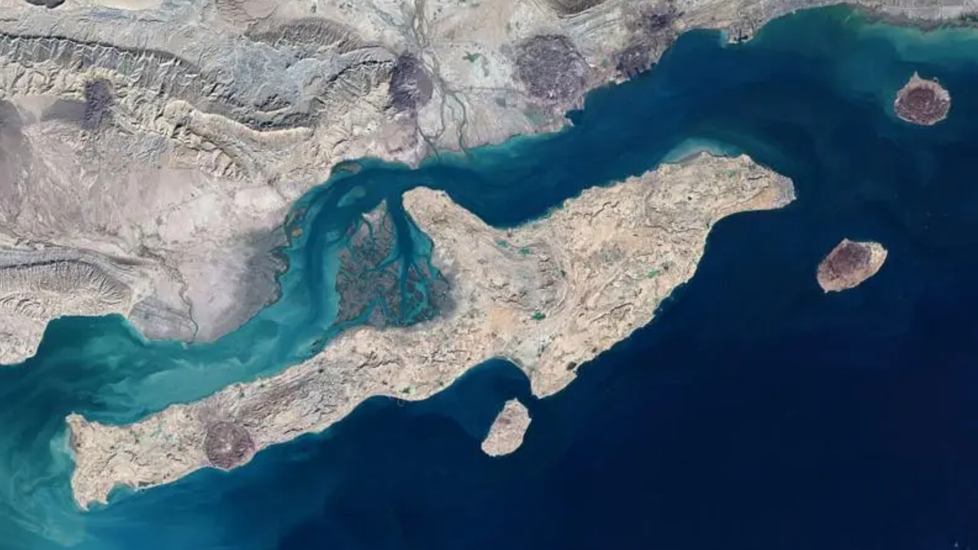 ইরানের কেশম দ্বীপে লবণাক্ত পানির শোধনাগারে হামলা