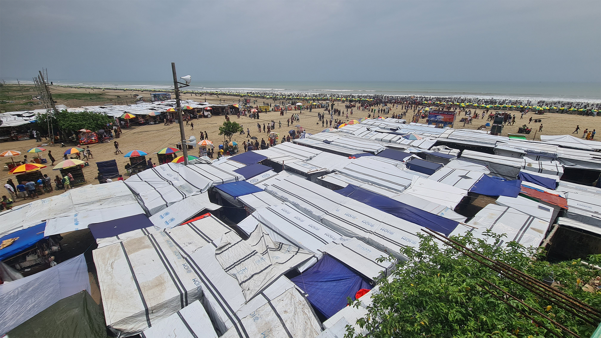 উচ্ছেদ ব্যর্থ: তিন মাসেই কক্সবাজার সৈকতের বালিয়াড়ি ফের ‘বস্তি’!
