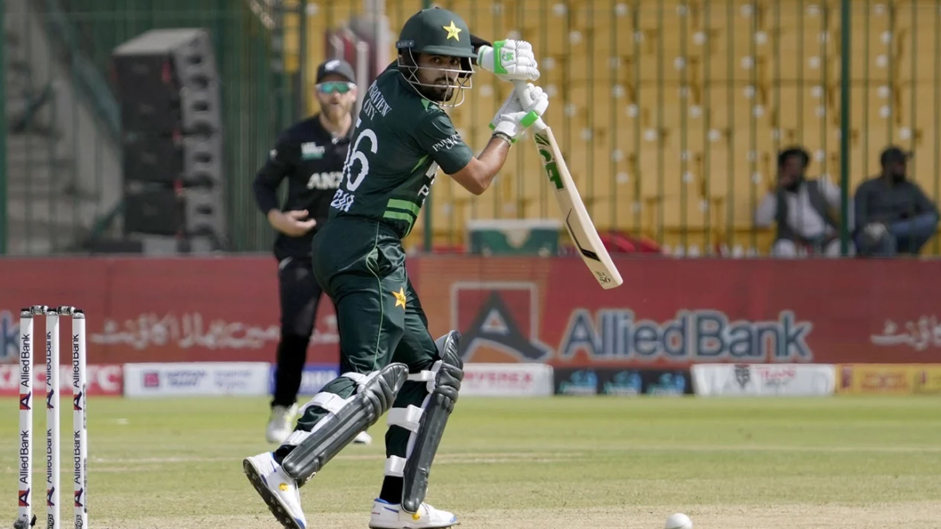 পাকিস্তানের টি-টোয়েন্টি দলে ফিরলেন বাবর-নাসিম