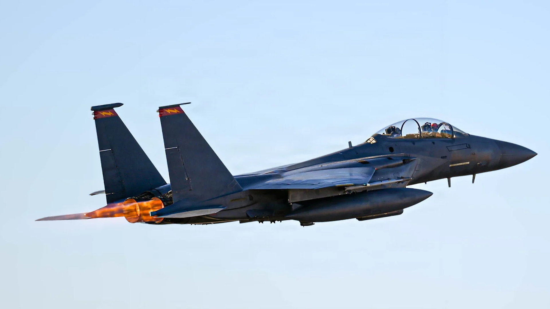 ইরানের হাতে পড়ার ভয়ে নিজেদের দুই বিমান ধ্বংস করলো যুক্তরাষ্ট্র!