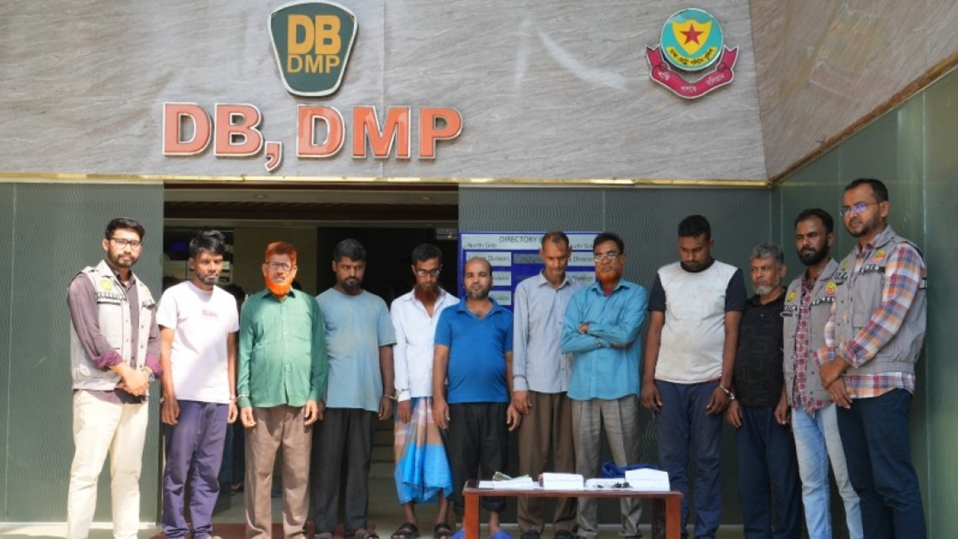 চালকদের চেতনানাশক খাইয়ে অটোরিকশা ছিনতাই করতো চক্রটি