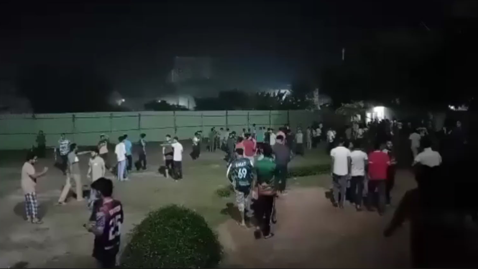 সাভারে ড্যাফোডিল ও সিটি ইউনিভার্সিটির শিক্ষার্থীদের মধ্যে সংঘর্ষ, আহত বেশ কয়েকজন