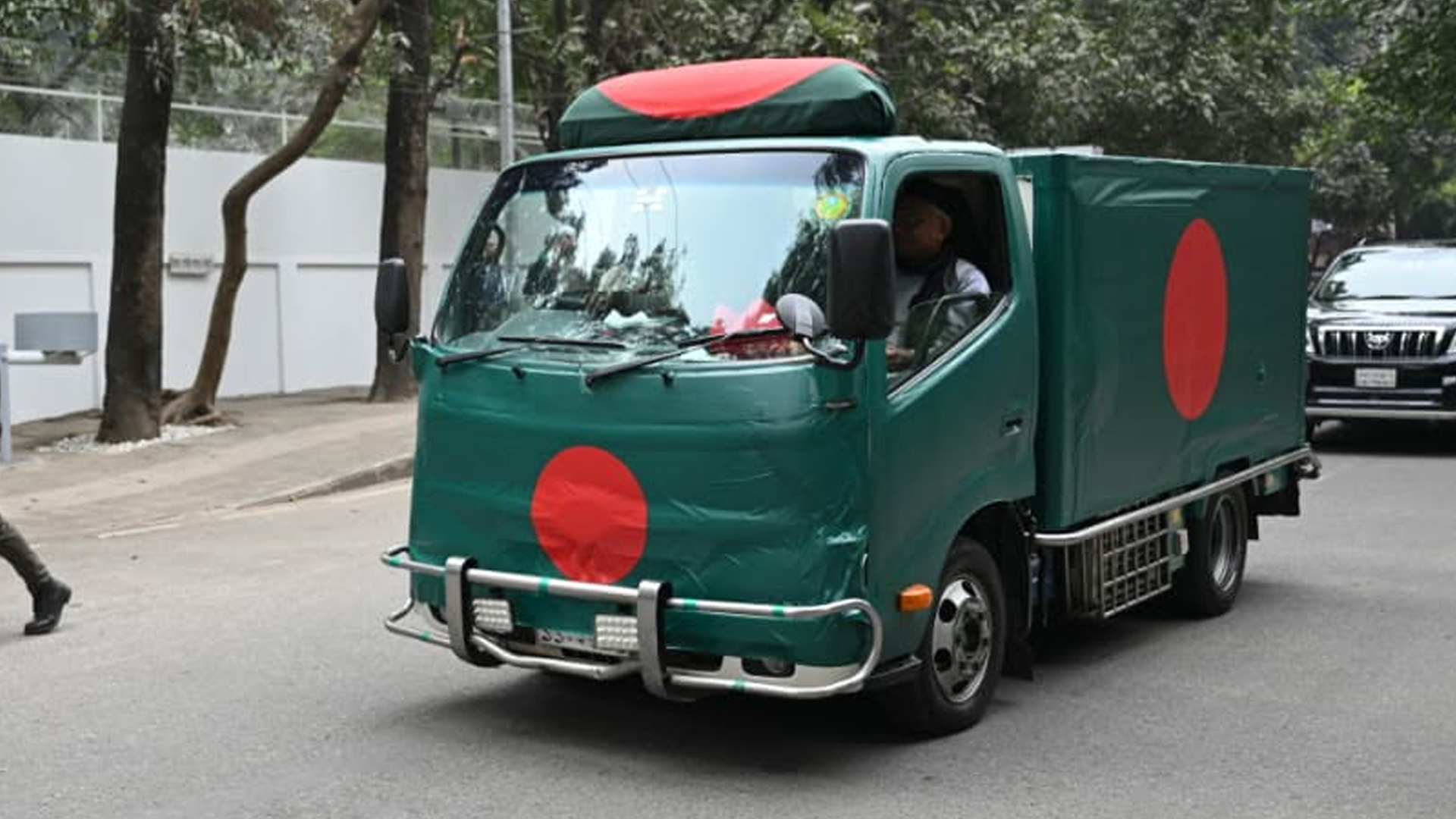 নিথর দেহে ছেলের বাসভবনে বেগম জিয়া