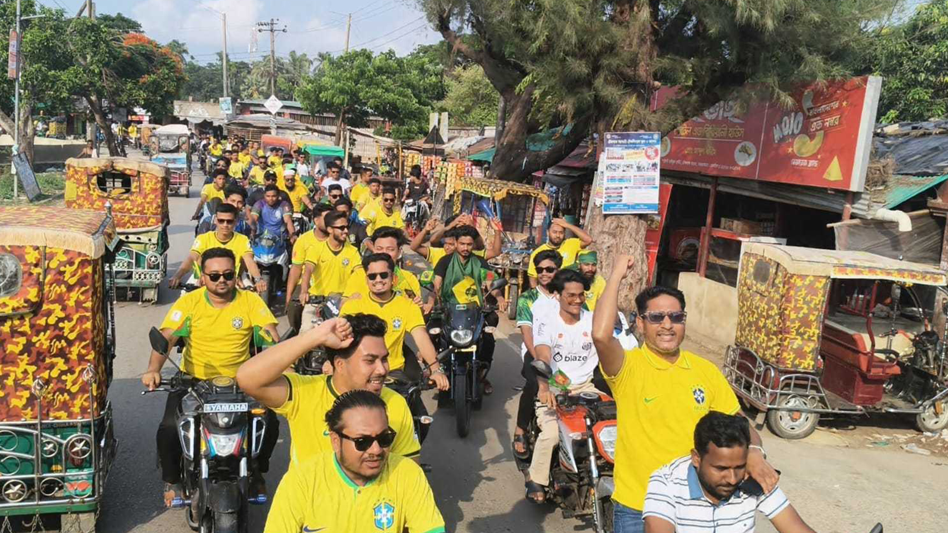 ব্রাজিল... ব্রাজিল স্লোগানে কাঁপলো সীমান্ত শহর টেকনাফ